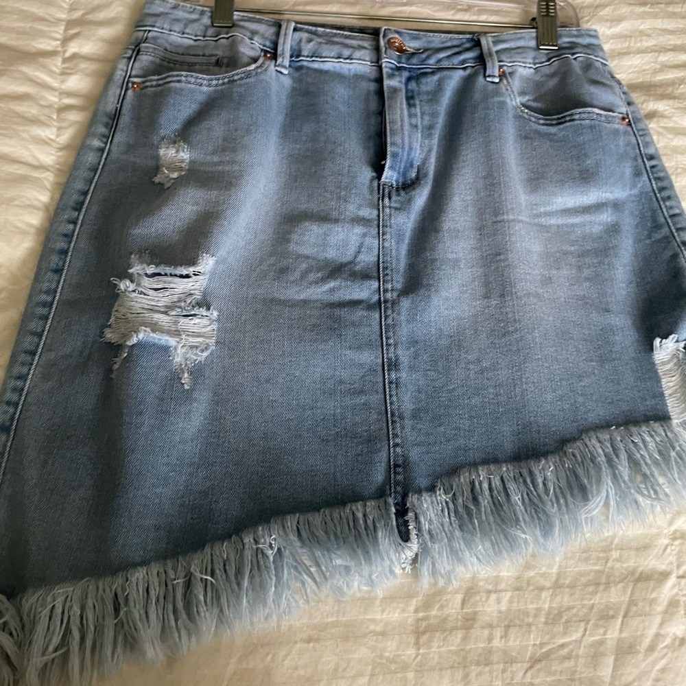 Tracr Blu NEW asymmetrical hem skirt.